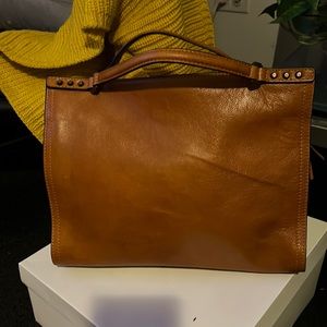 Leather purse with detachable strap